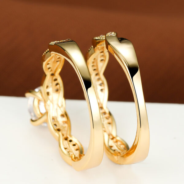 Simple Golden Four-claw Round Ring - Image 7