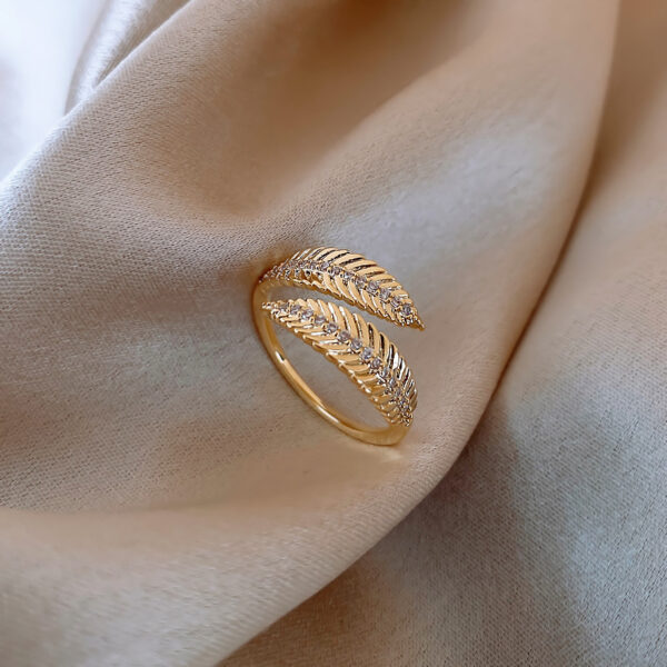 Zircon High Sense Leaf Ring