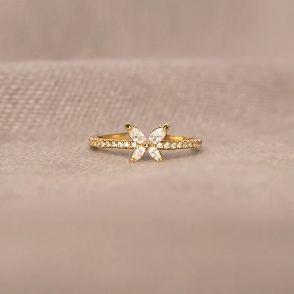 Simple S925 Silver Butterfly Diamond-studded Ring