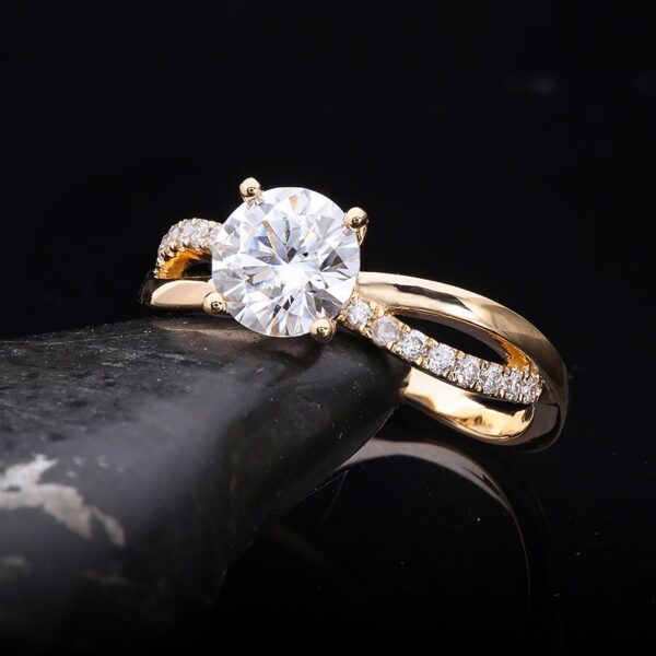 8-word Twist Zircon Ring