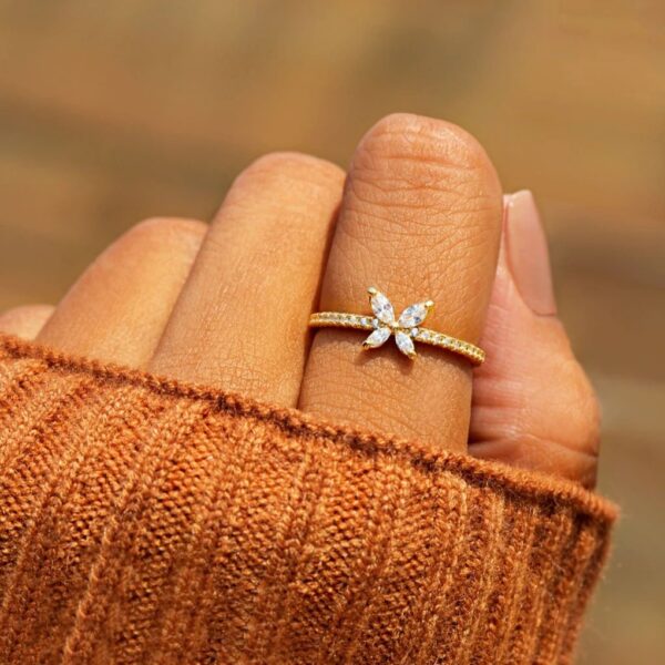 Simple S925 Silver Butterfly Diamond-studded Ring - Image 3