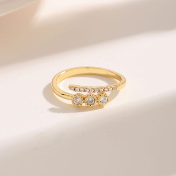 Simple Niche Design Round Cross Ring